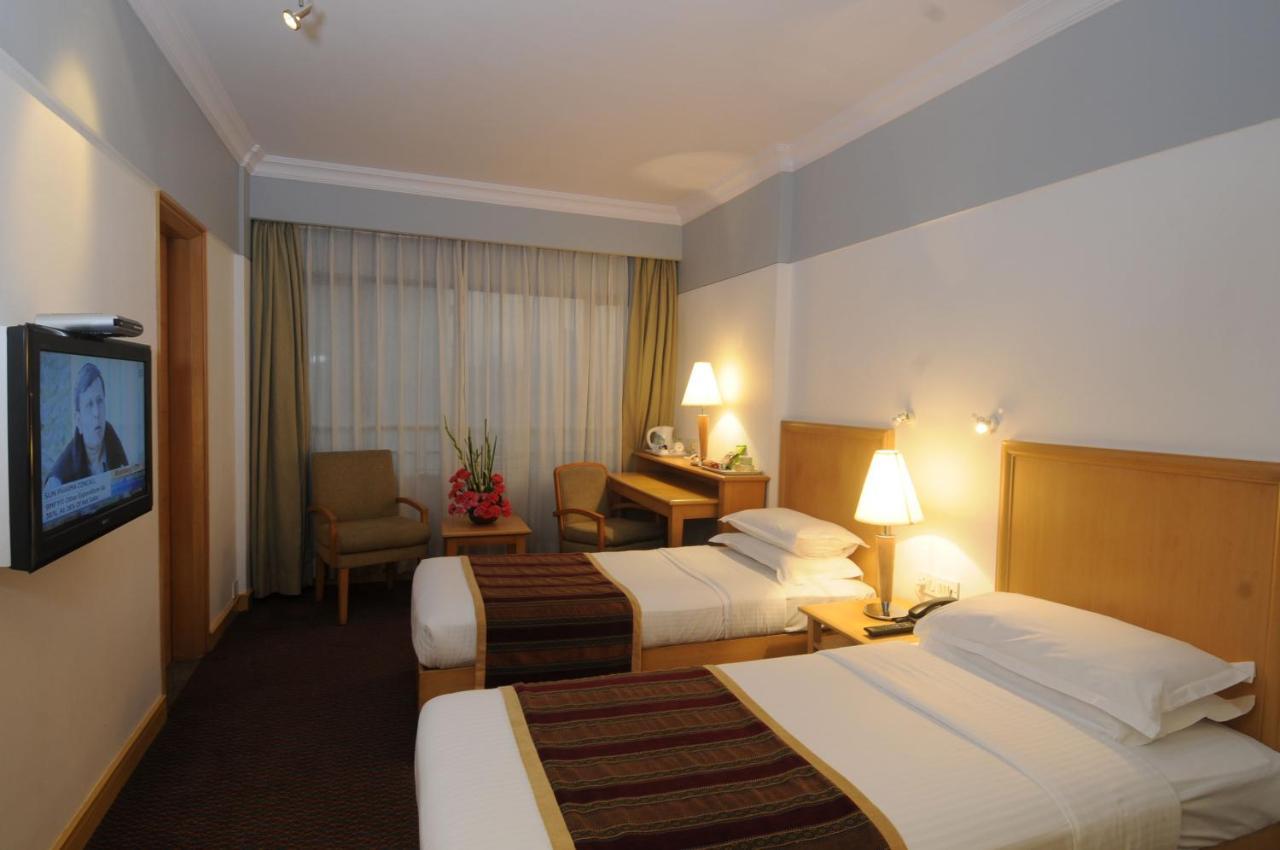 Fariyas Hotel Mumbai , Colaba Exterior foto