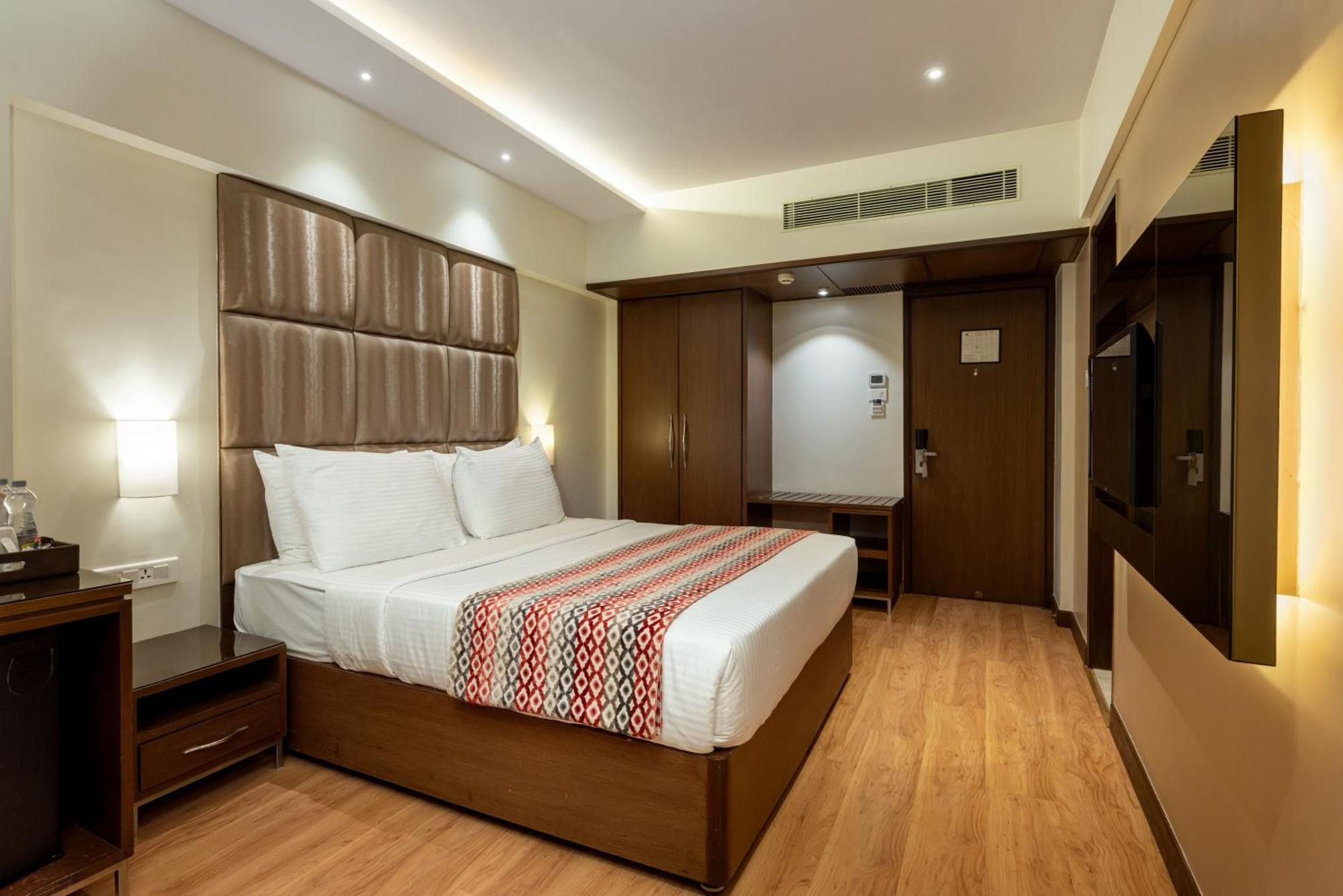 Fariyas Hotel Mumbai , Colaba Exterior foto
