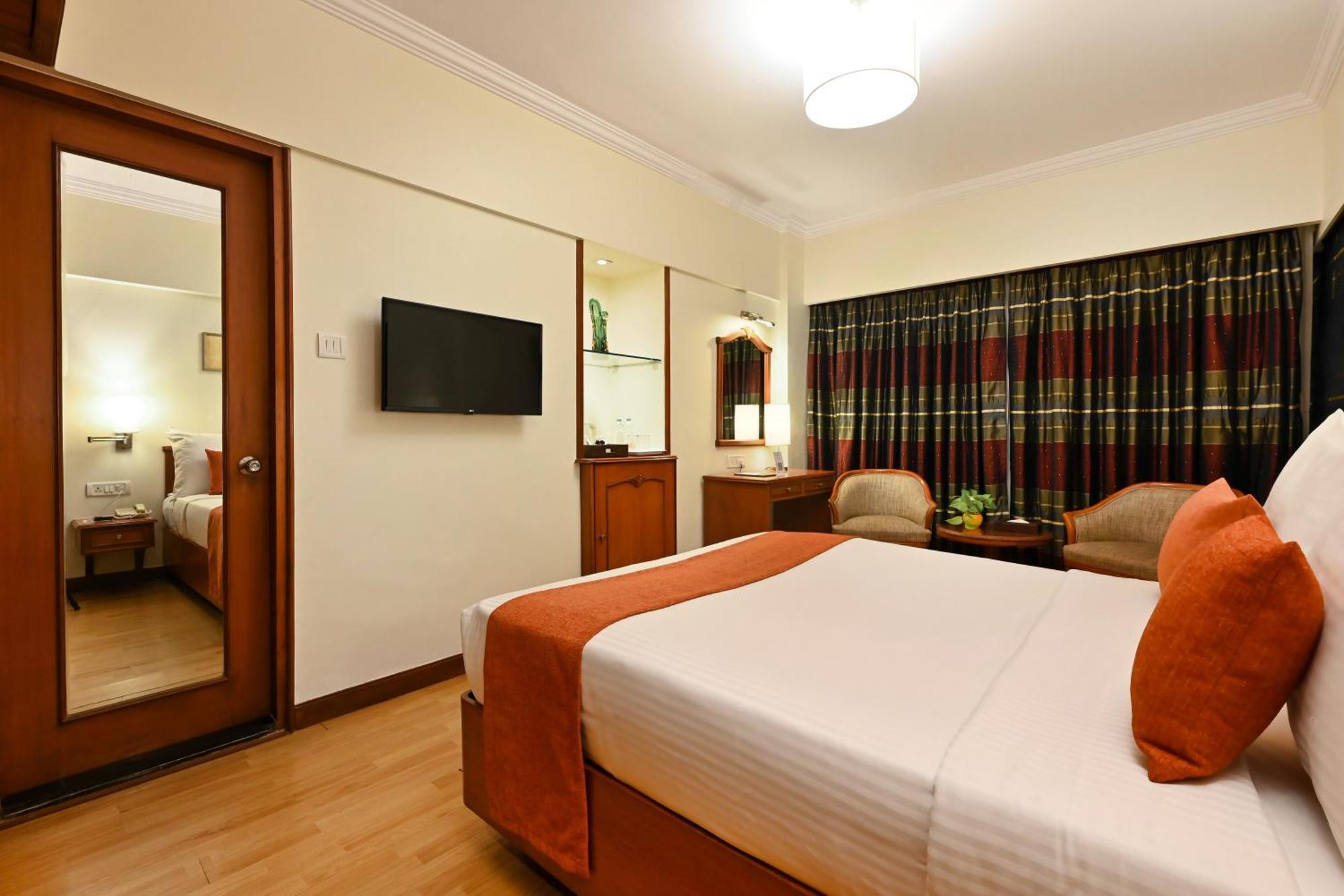 Fariyas Hotel Mumbai , Colaba Exterior foto